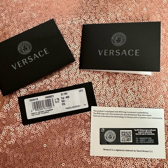 NWB. 100% Authentic
Versace La Medusa Metallic Ankle Strap
Sandals 8.5 pink - Picture 11 of 14